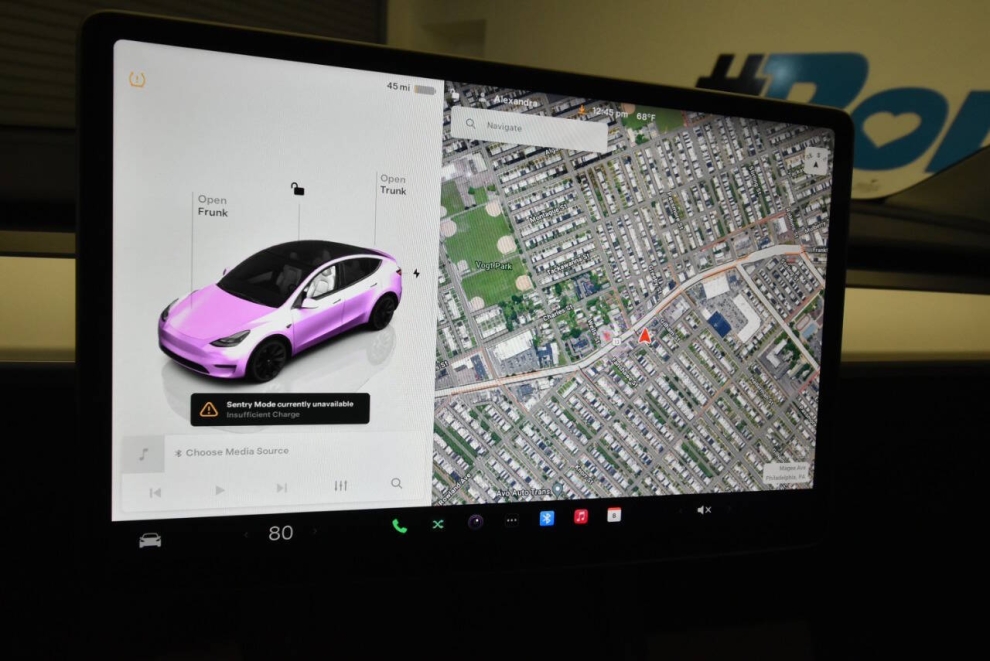 2023 Tesla Model Y Long Range, Gray, Mileage: 41,918 - photo 17