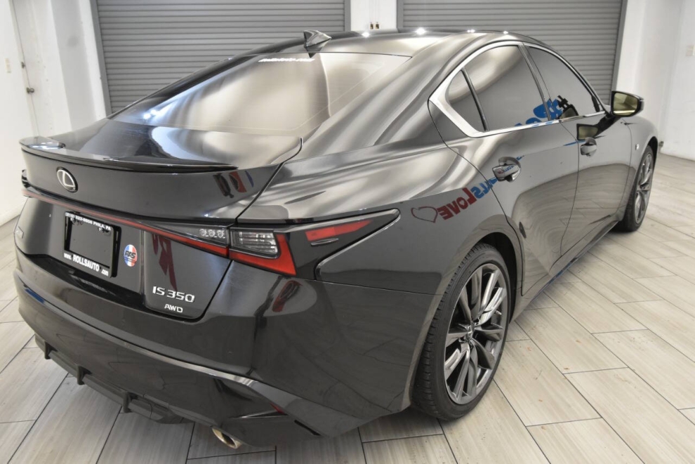 2021 Lexus IS 350 F SPORT AWD 4dr Sedan, Negro, Mileage: 81,024 - photo 4