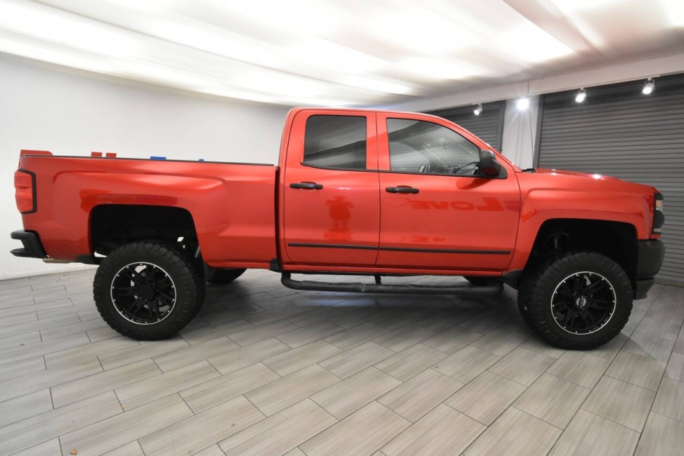 2016 Chevrolet Silverado 1500 LT, Red, Mileage: 52,597 - photo 5