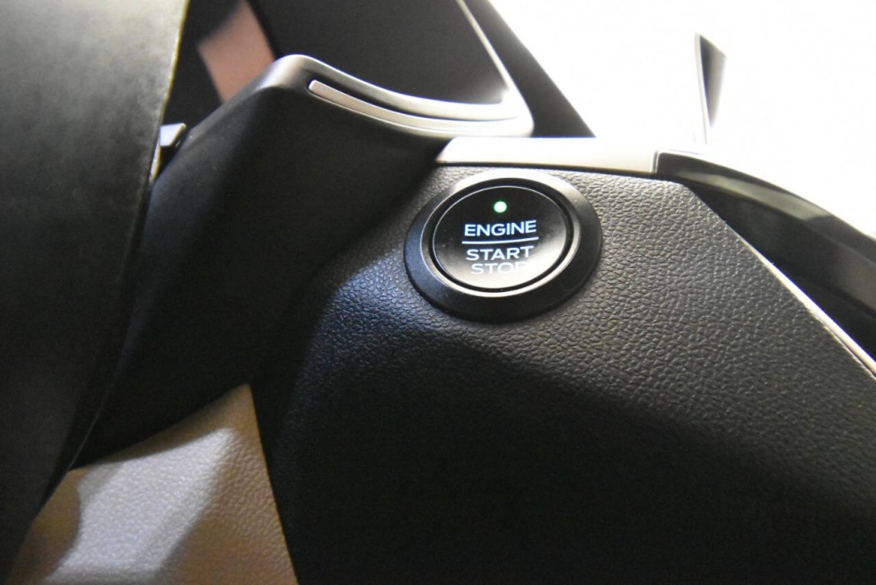 2020 Ford Escape SEL AWD 4dr SUV, Gold, Mileage: 90,714 - photo 22