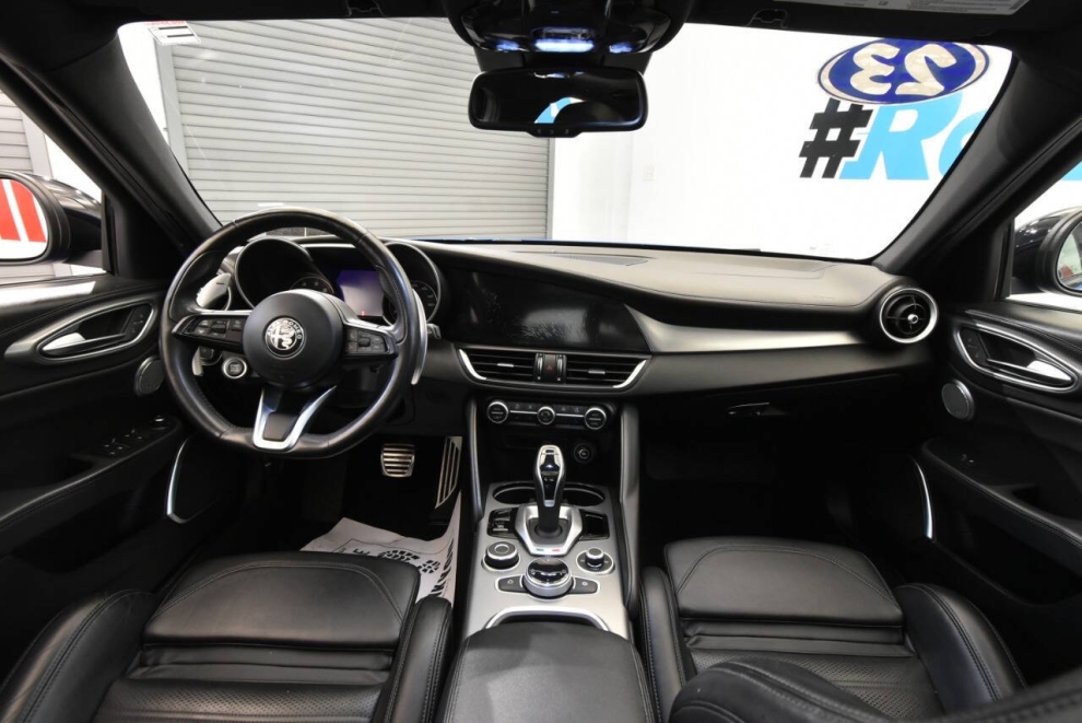 2023 Alfa Romeo Giulia Veloce, Met. Blue, Mileage: 55,457 - photo 16