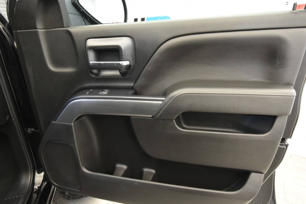 2018 Chevrolet Silverado 1500 LT, Black, Mileage: 64,562 - photo 15