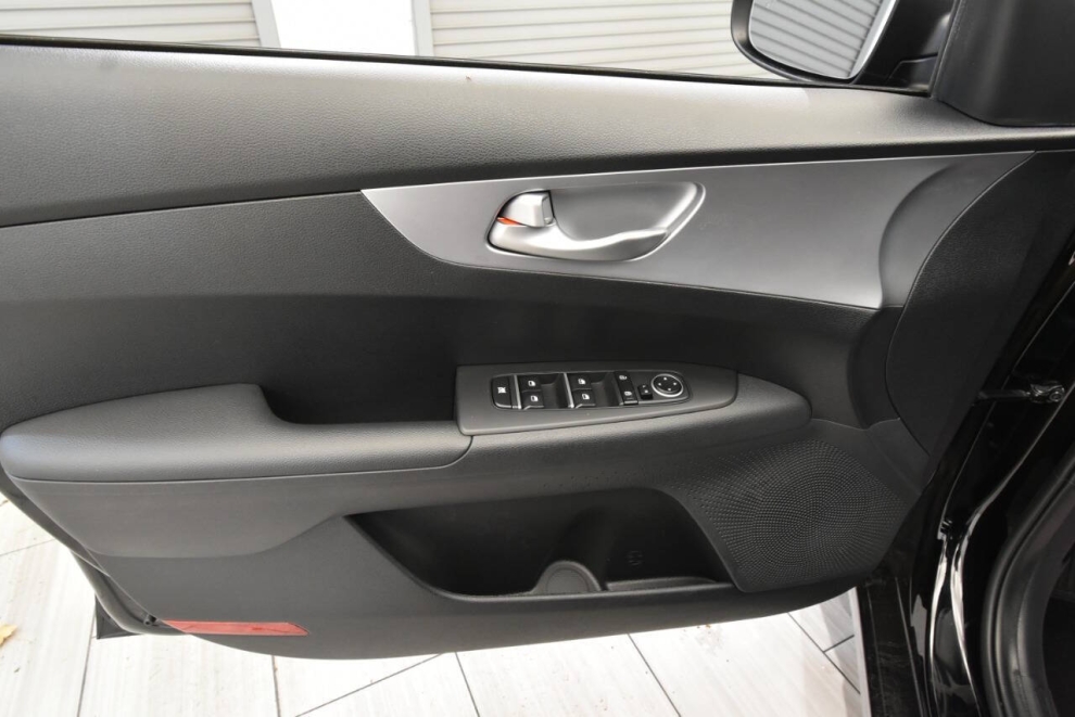 2023 Kia Forte LXS, Black, Mileage: 62,296 - photo 12