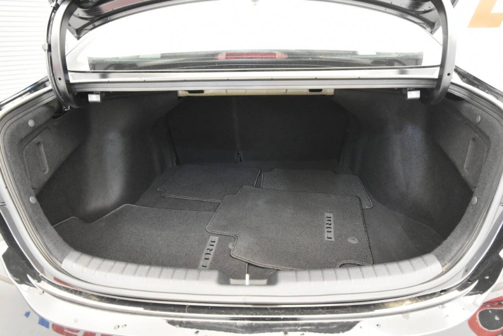 2023 Kia Forte LXS, Black, Mileage: 62,296 - photo 28