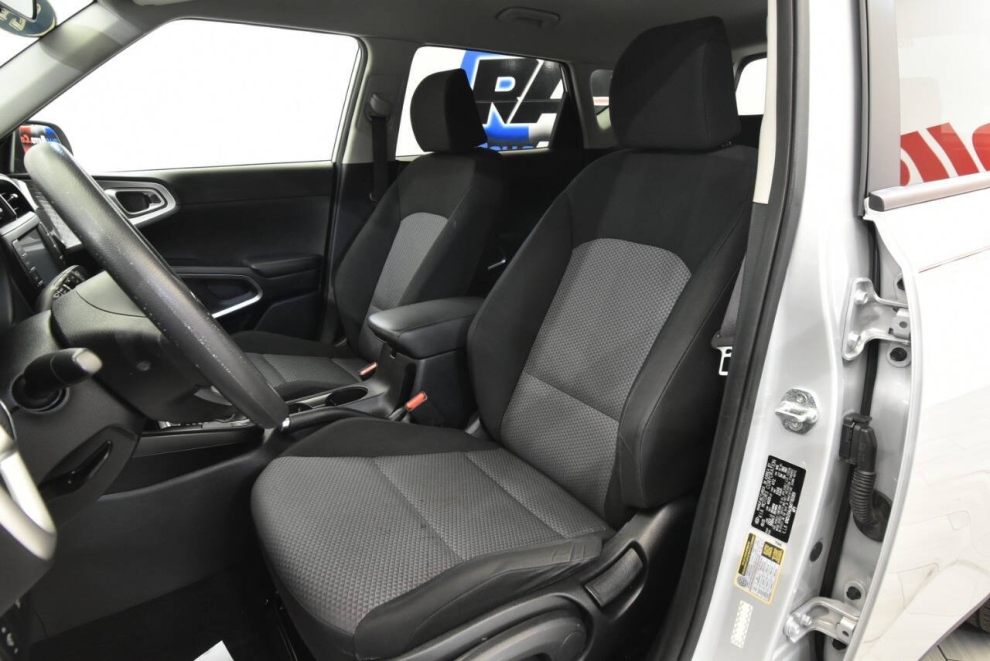 2021 Kia Soul LX, Silver, Mileage: 39,973 - photo 10