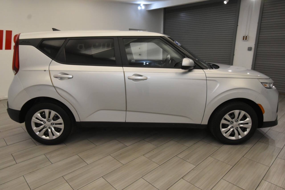 2021 Kia Soul LX, Silver, Mileage: 39,973 - photo 5