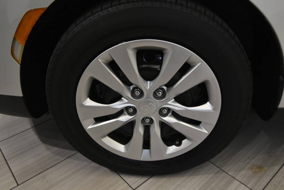 2021 Kia Soul LX, Silver, Mileage: 39,973 - photo 9