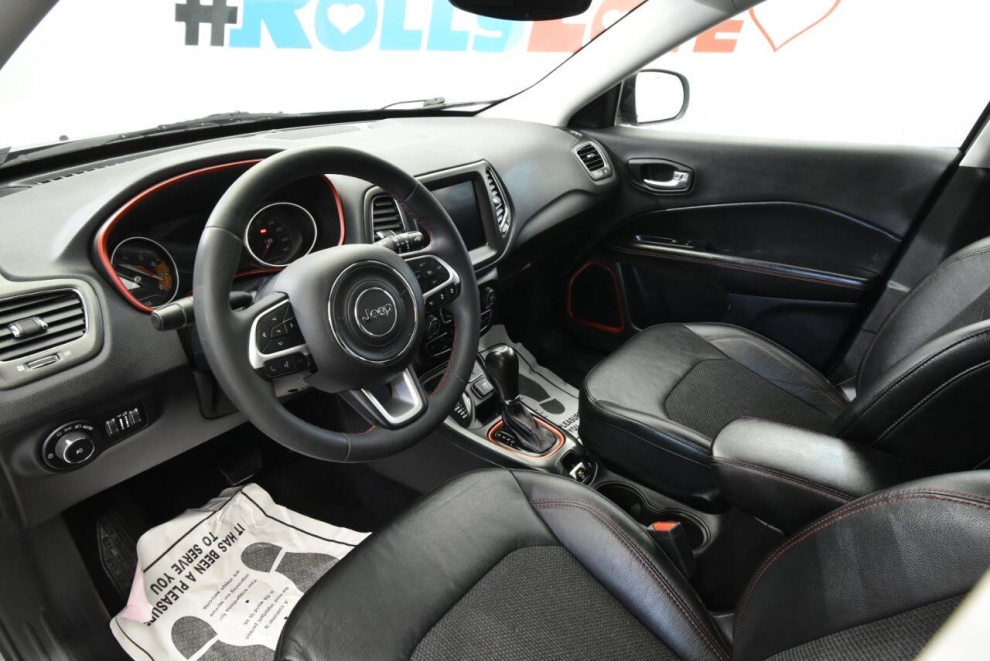 2021 Jeep Compass Trailhawk 4x4 4dr SUV, Silver, Mileage: 59,477 - photo 11