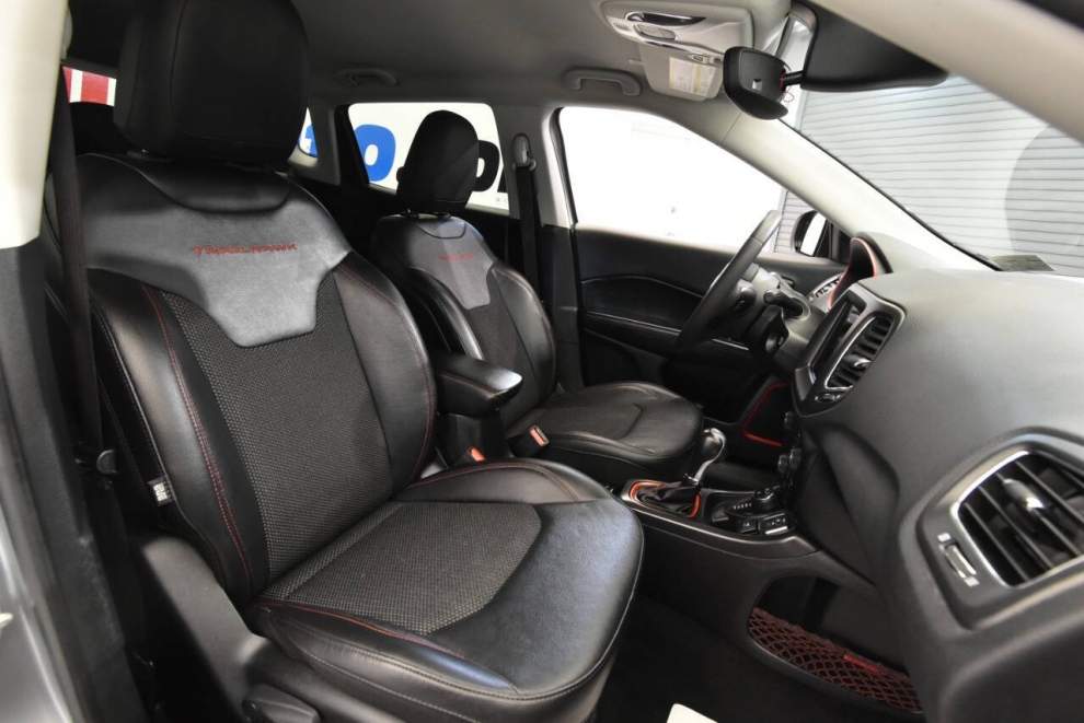 2021 Jeep Compass Trailhawk 4x4 4dr SUV, Silver, Mileage: 59,477 - photo 14