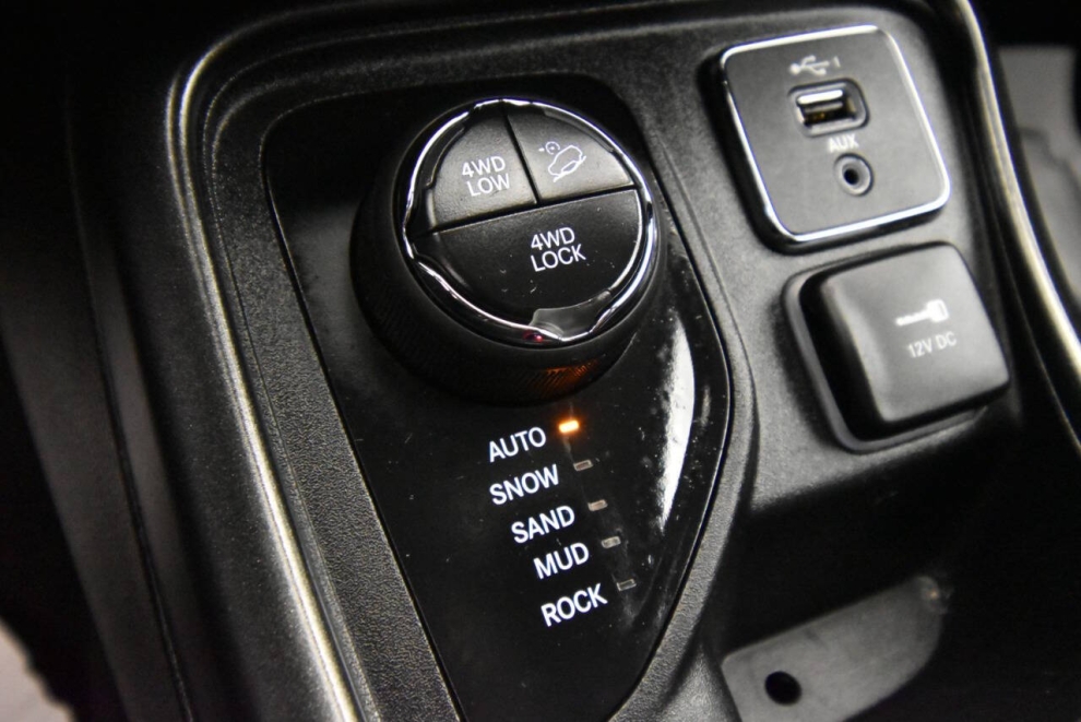 2021 Jeep Compass Trailhawk 4x4 4dr SUV, Silver, Mileage: 59,477 - photo 19