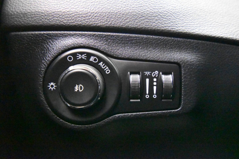 2021 Jeep Compass Trailhawk 4x4 4dr SUV, Silver, Mileage: 59,477 - photo 29