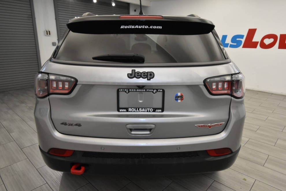 2021 Jeep Compass Trailhawk 4x4 4dr SUV, Silver, Mileage: 59,477 - photo 3