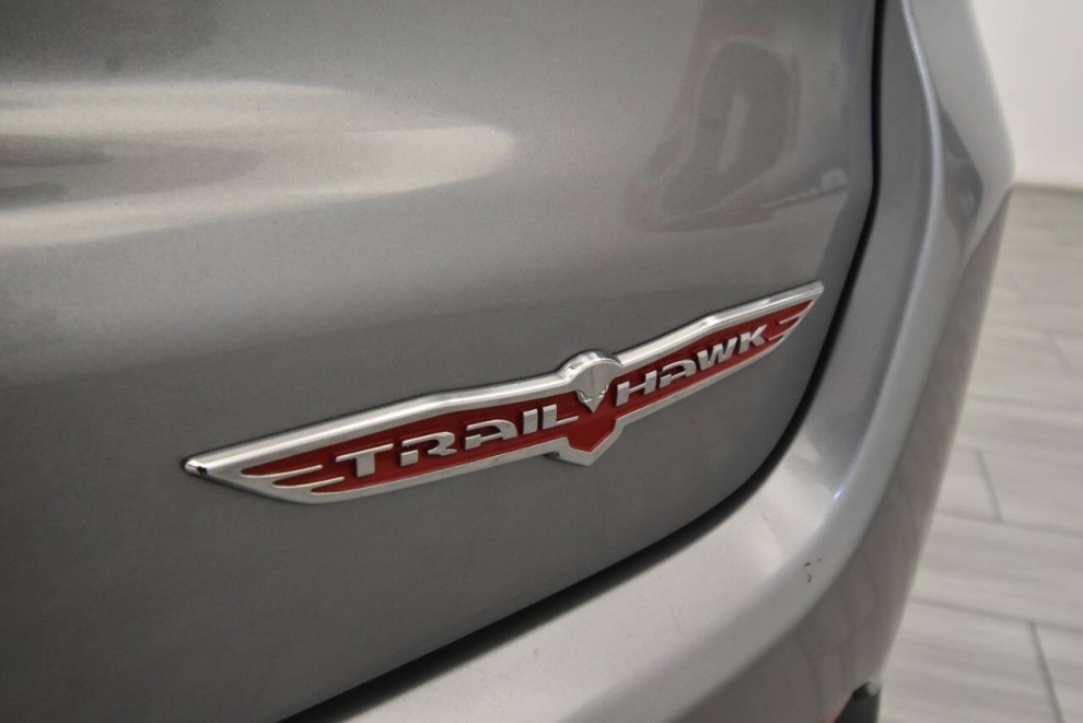 2021 Jeep Compass Trailhawk 4x4 4dr SUV, Silver, Mileage: 59,477 - photo 32