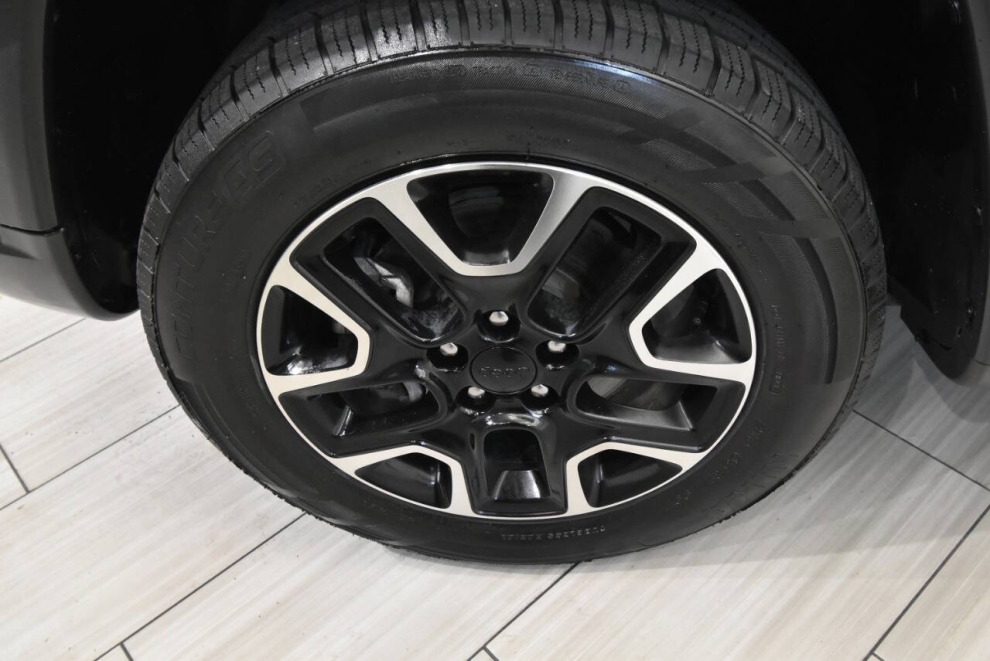 2021 Jeep Compass Trailhawk 4x4 4dr SUV, Silver, Mileage: 59,477 - photo 9