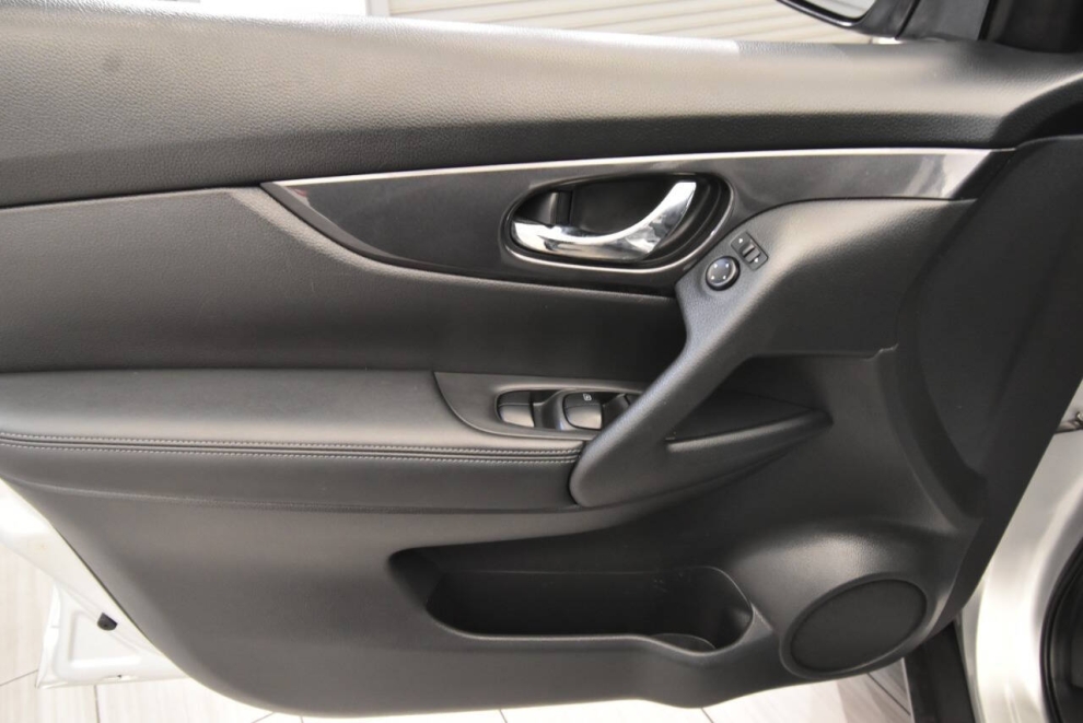 2018 Nissan Rogue SV, Silver, Mileage: 62,145 - photo 12