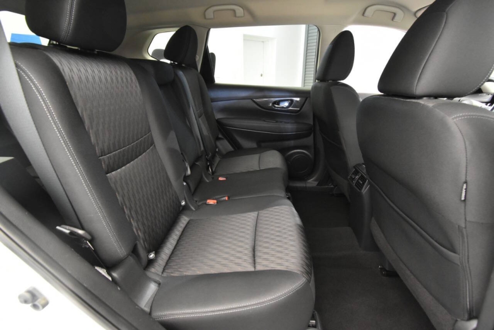 2018 Nissan Rogue SV, Silver, Mileage: 62,145 - photo 15