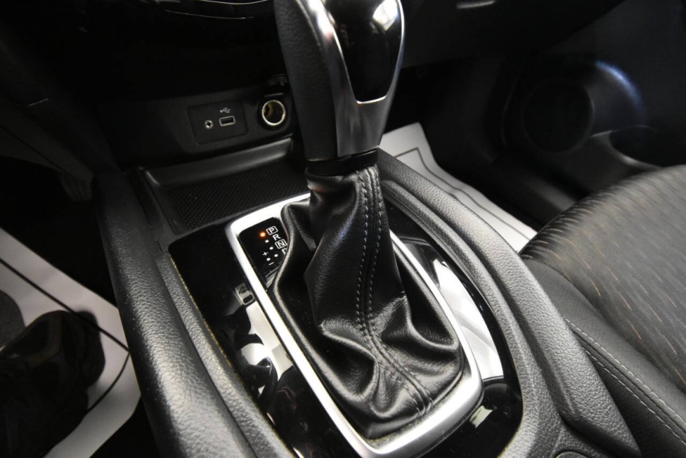 2018 Nissan Rogue SV, Silver, Mileage: 62,145 - photo 17