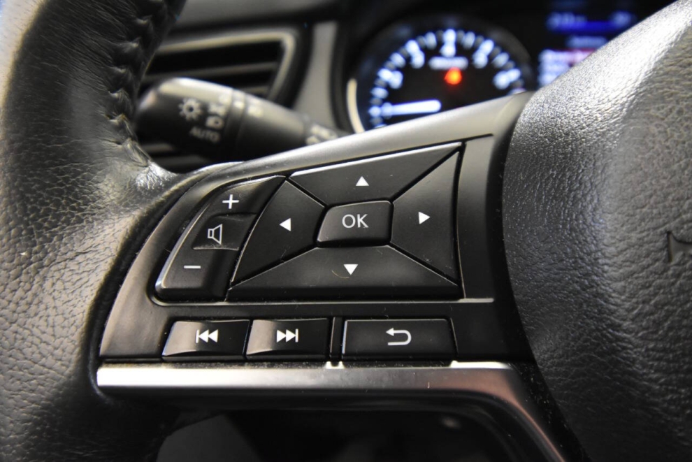 2018 Nissan Rogue SV, Silver, Mileage: 62,145 - photo 24