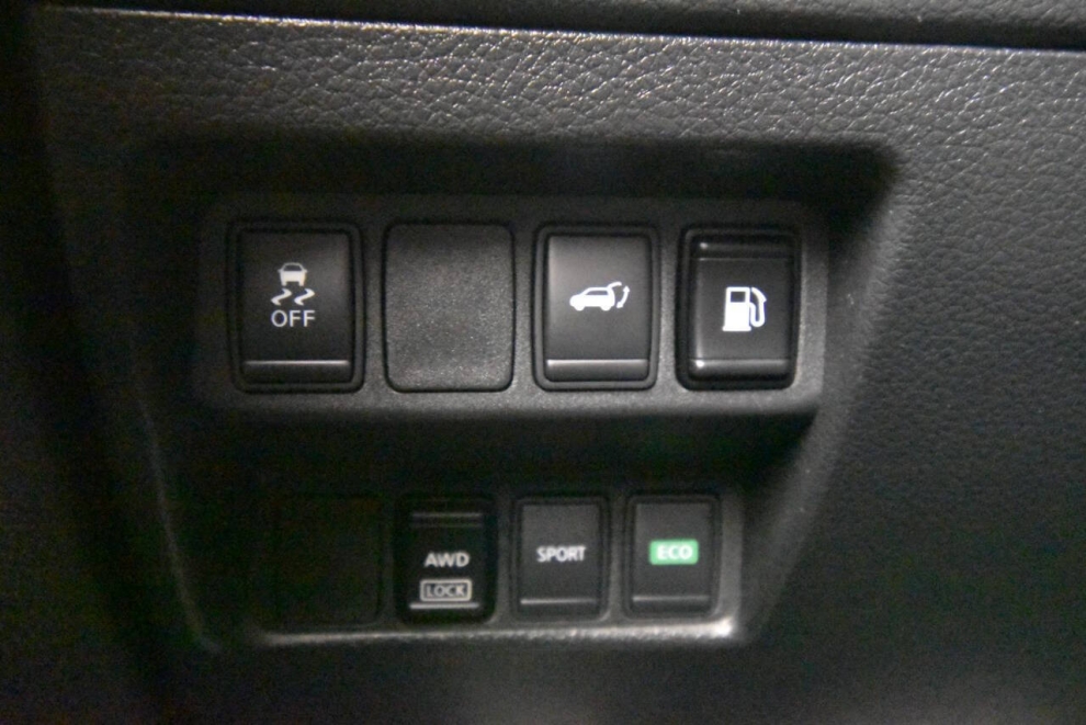 2018 Nissan Rogue SV, Silver, Mileage: 62,145 - photo 28