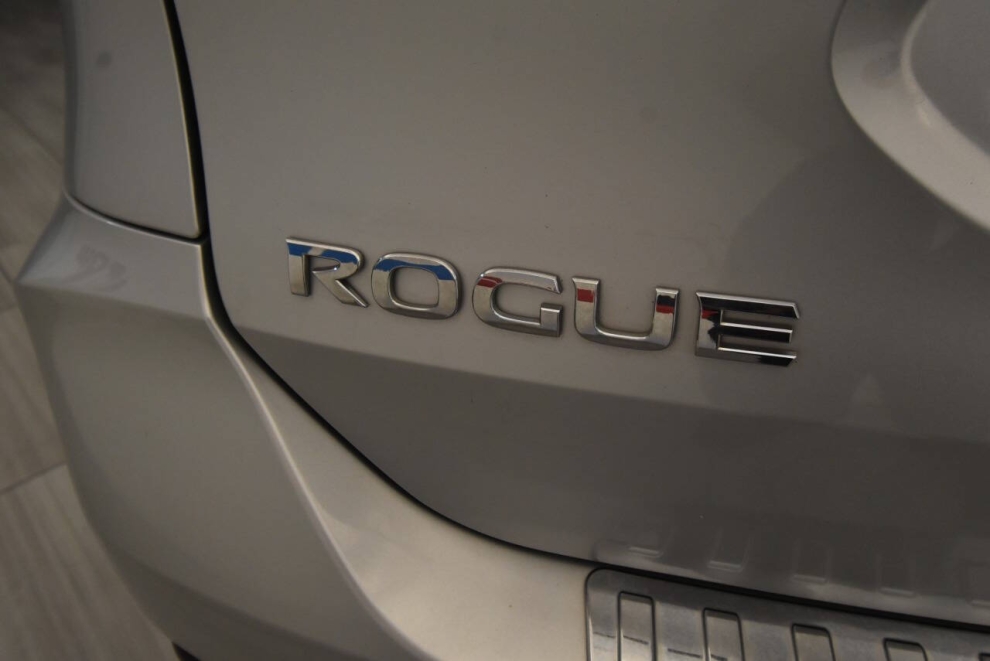 2018 Nissan Rogue SV, Silver, Mileage: 62,145 - photo 30