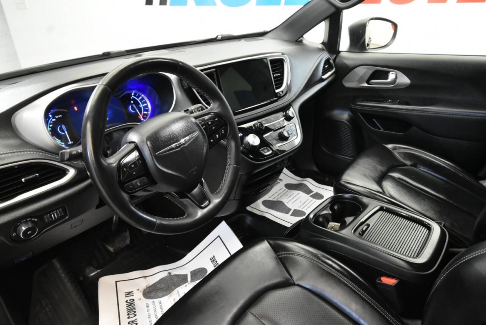 2023 Chrysler Pacifica Plug-In Hybrid Touring L 4dr Mini Van, Black, Mileage: 75,812 - photo 11