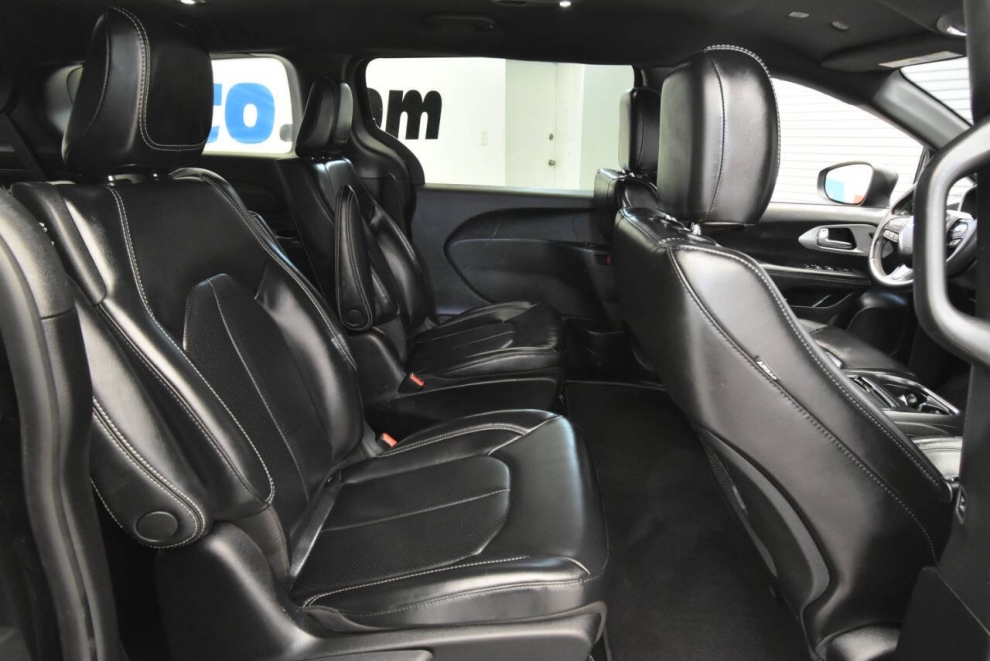 2023 Chrysler Pacifica Plug-In Hybrid Touring L 4dr Mini Van, Black, Mileage: 75,812 - photo 16
