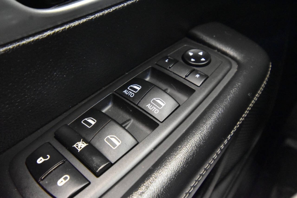 2023 Chrysler Pacifica Plug-In Hybrid Touring L 4dr Mini Van, Black, Mileage: 75,812 - photo 28