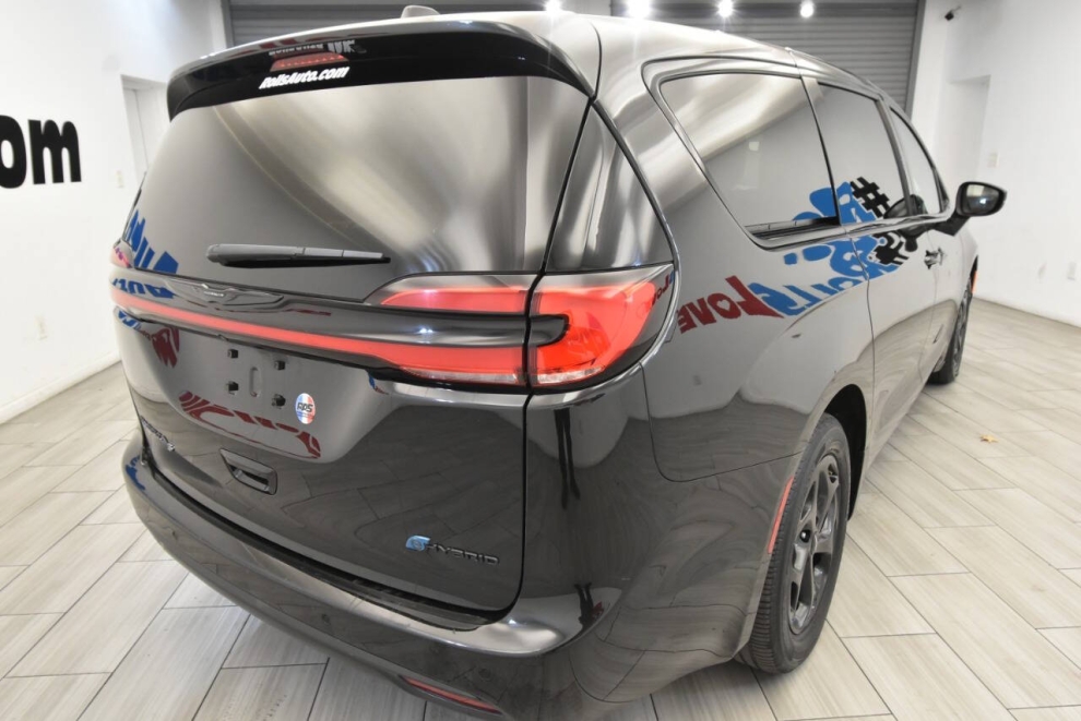 2023 Chrysler Pacifica Plug-In Hybrid Touring L 4dr Mini Van, Black, Mileage: 75,812 - photo 4