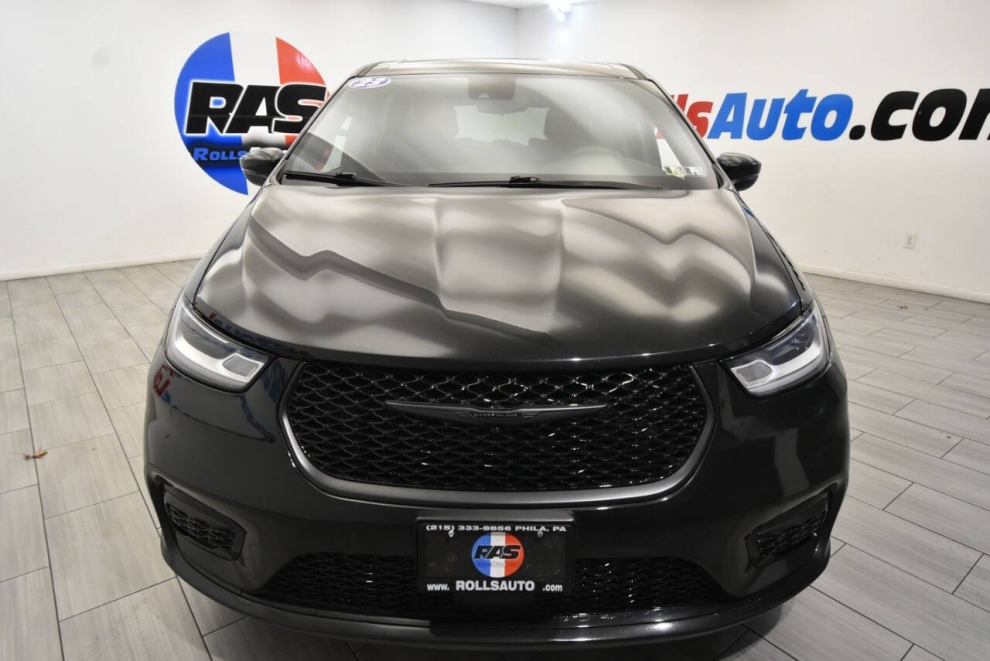 2023 Chrysler Pacifica Plug-In Hybrid Touring L 4dr Mini Van, Black, Mileage: 75,812 - photo 7