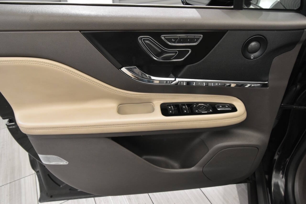 2021 Lincoln Corsair Reserve AWD 4dr SUV, Black, Mileage: 96,082 - photo 12