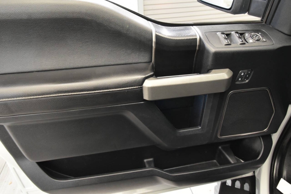 2017 Ford F-150 Raptor 4x4 4dr SuperCrew 5.5 ft. SB, Gray, Mileage: 120,225 - photo 12