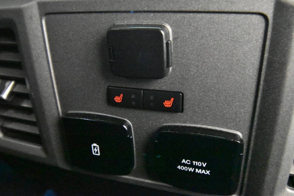 2017 Ford F-150 Raptor 4x4 4dr SuperCrew 5.5 ft. SB, Gray, Mileage: 120,225 - photo 17