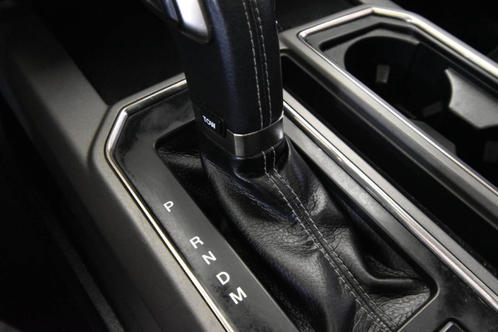 2017 Ford F-150 Raptor 4x4 4dr SuperCrew 5.5 ft. SB, Gray, Mileage: 120,225 - photo 19