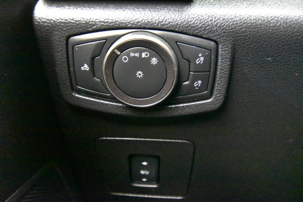 2017 Ford F-150 Raptor 4x4 4dr SuperCrew 5.5 ft. SB, Gray, Mileage: 120,225 - photo 31