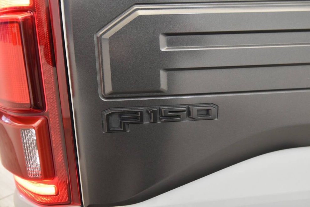 2017 Ford F-150 Raptor 4x4 4dr SuperCrew 5.5 ft. SB, Gray, Mileage: 120,225 - photo 34