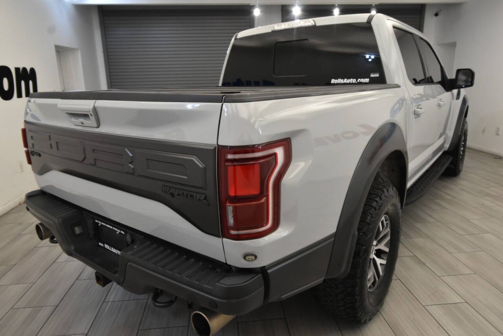 2017 Ford F-150 Raptor 4x4 4dr SuperCrew 5.5 ft. SB, Gray, Mileage: 120,225 - photo 4