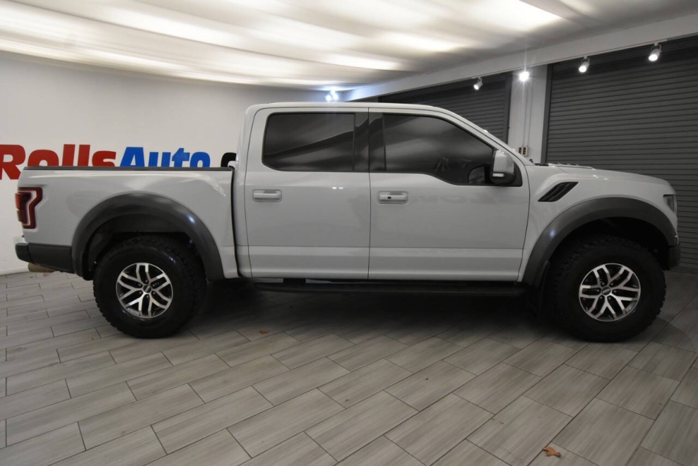 2017 Ford F-150 Raptor 4x4 4dr SuperCrew 5.5 ft. SB, Gray, Mileage: 120,225 - photo 5