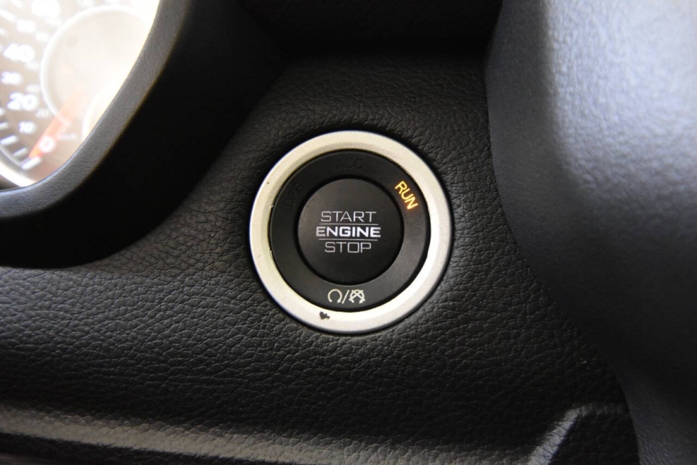 2021 RAM 1500 Laramie 4x4 4dr Crew Cab 5.6 ft. SB Pickup, Red, Mileage: 61,328 - photo 25