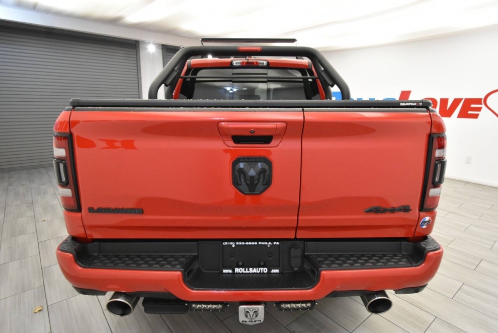 2021 RAM 1500 Laramie 4x4 4dr Crew Cab 5.6 ft. SB Pickup, Red, Mileage: 61,328 - photo 3