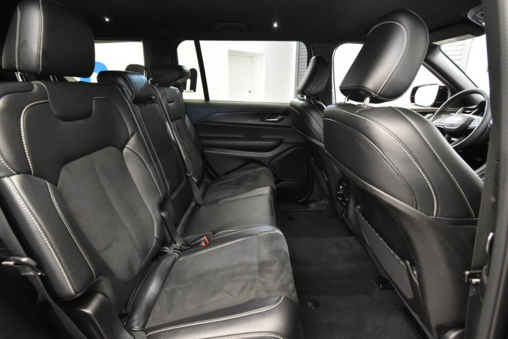 2024 Jeep Grand Cherokee L Altitude, Black, Mileage: 45,667 - photo 16