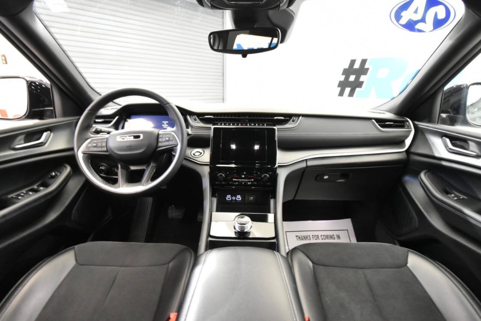 2024 Jeep Grand Cherokee L Altitude, Black, Mileage: 45,667 - photo 18