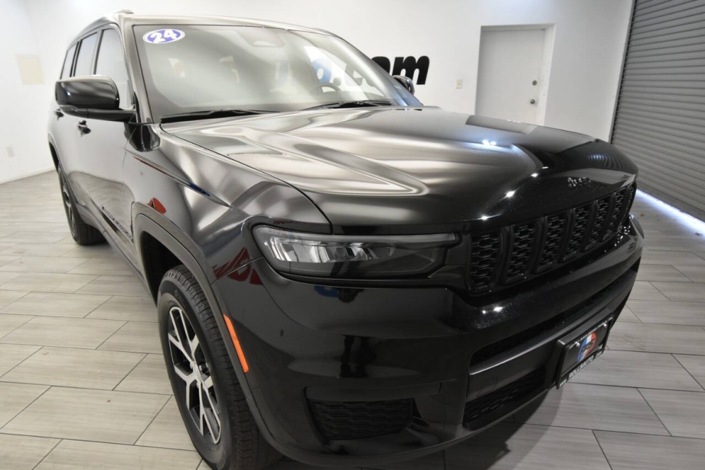 2024 Jeep Grand Cherokee L Altitude, Black, Mileage: 45,667 - photo 6