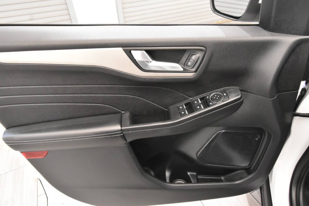 2021 Ford Escape SE 4dr SUV, White, Mileage: 55,510 - photo 12