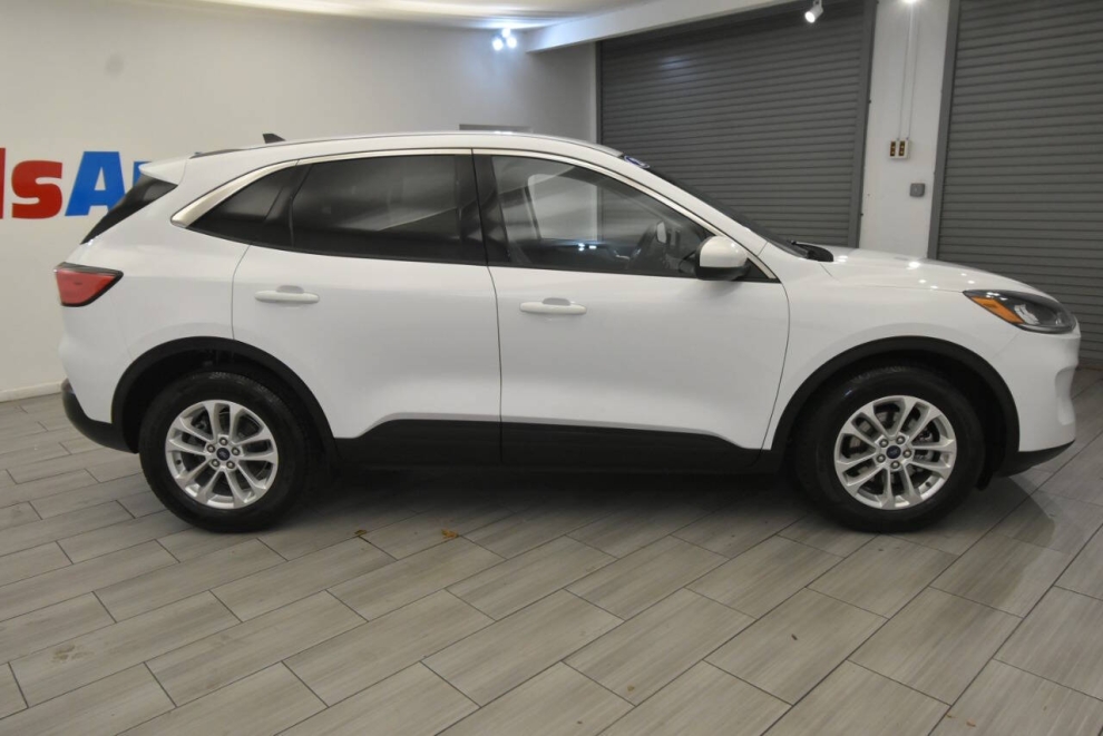 2021 Ford Escape SE 4dr SUV, White, Mileage: 55,510 - photo 5