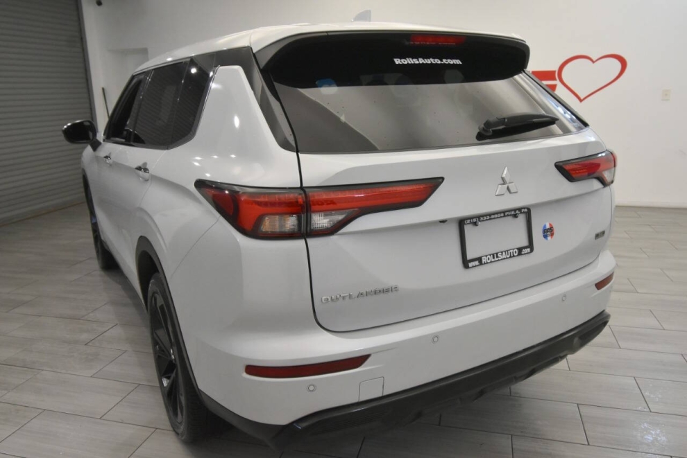 2024 Mitsubishi Outlander SE, White, Mileage: 63,350 - photo 2