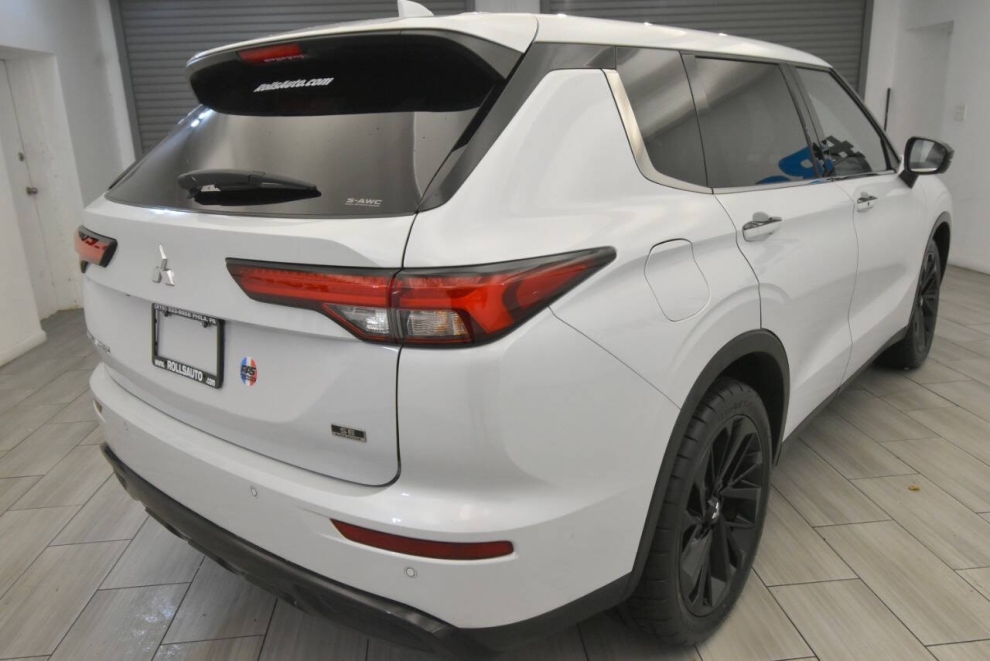 2024 Mitsubishi Outlander SE, White, Mileage: 63,350 - photo 4