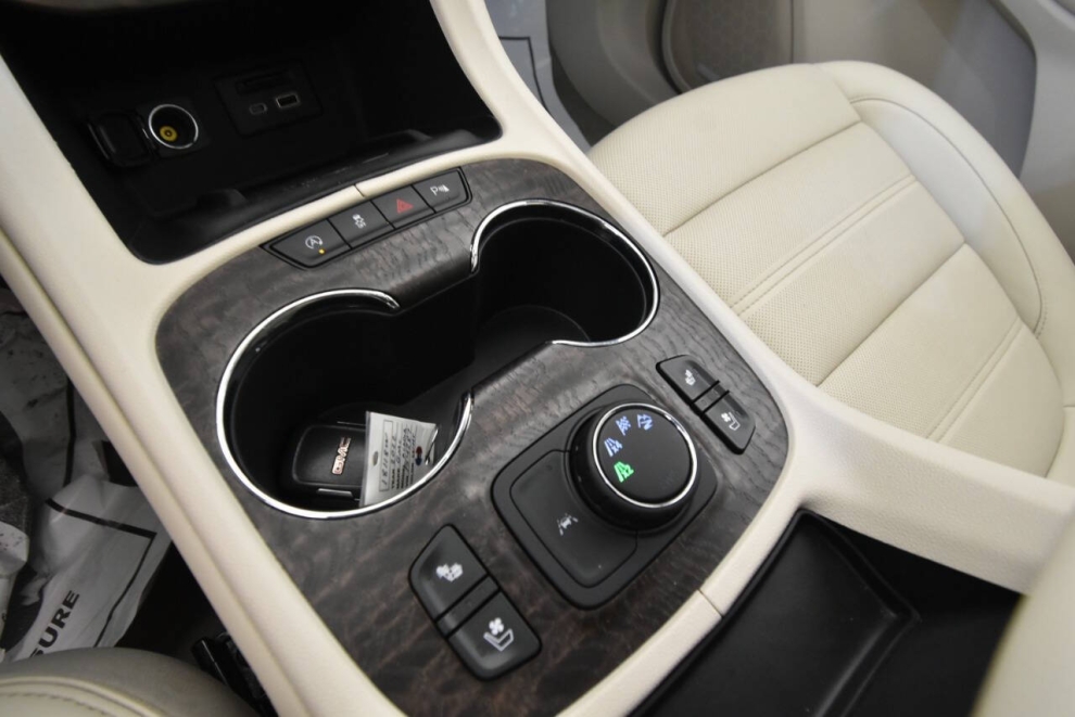 2022 GMC Acadia Denali 4x4 4dr SUV, White, Mileage: 97,616 - photo 19