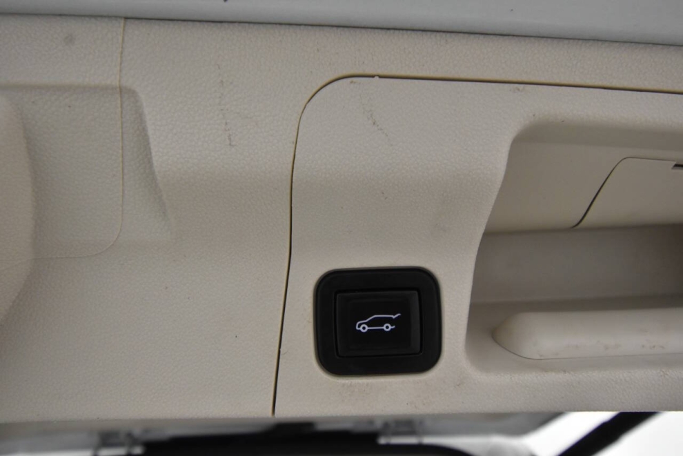 2022 GMC Acadia Denali 4x4 4dr SUV, White, Mileage: 97,616 - photo 33