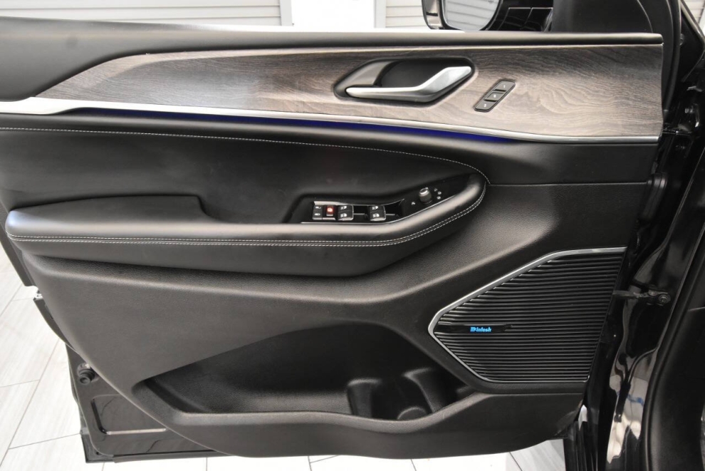 2021 Jeep Grand Cherokee L Overland 4x4 4dr SUV, Black, Mileage: 91,615 - photo 10