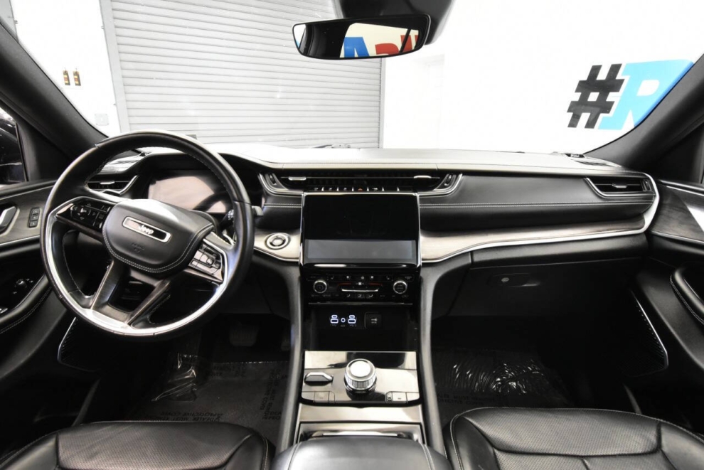 2021 Jeep Grand Cherokee L Overland 4x4 4dr SUV, Black, Mileage: 91,615 - photo 18